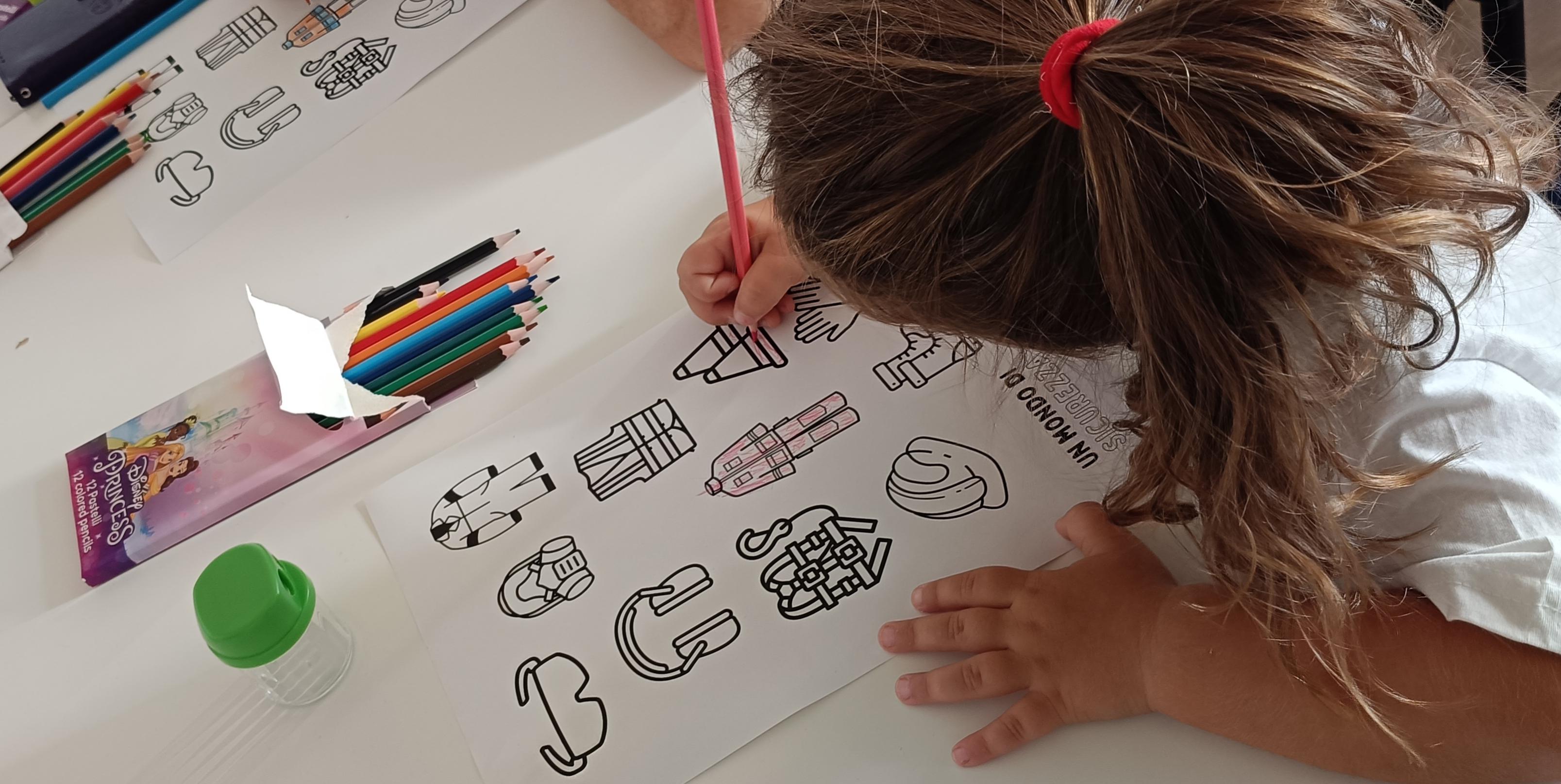 Bambini colorando DPI - un mondo di sicurezza - la festa della sicurezza 2025